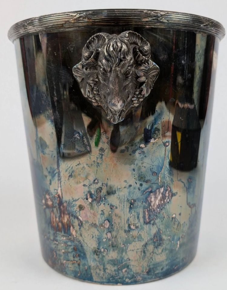 CHRISTOFLE Versilberter Champagnerkühler aus Metall mit Widderkopfgriffen