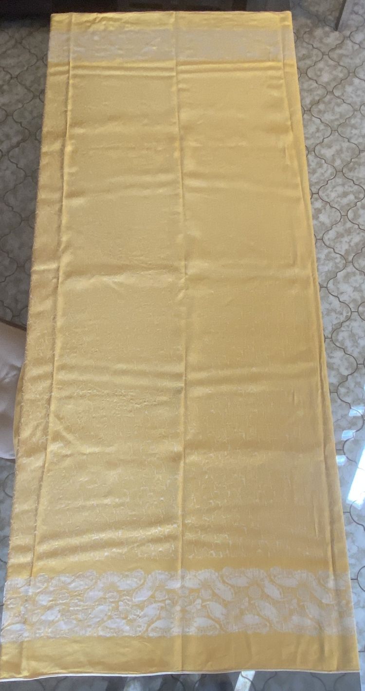 Nappe et ses 12 serviettes de table – reflet or sur fond crème   