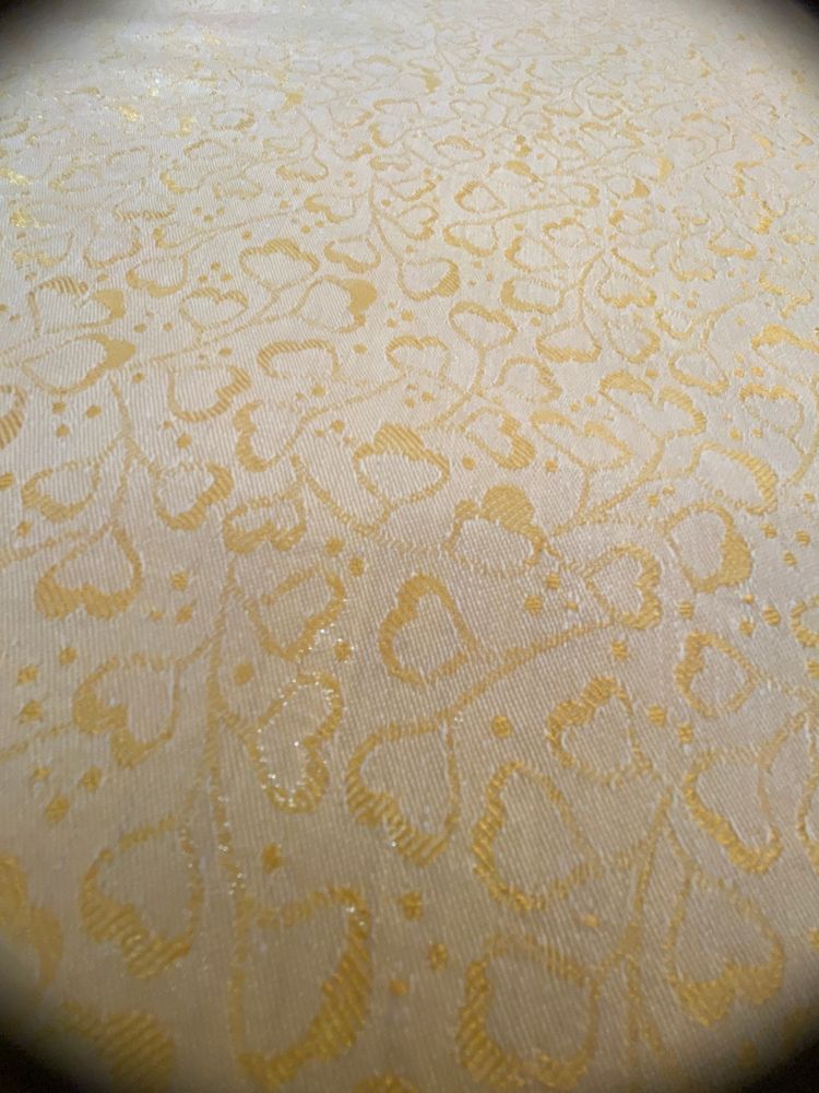 Nappe et ses 12 serviettes de table – reflet or sur fond crème   