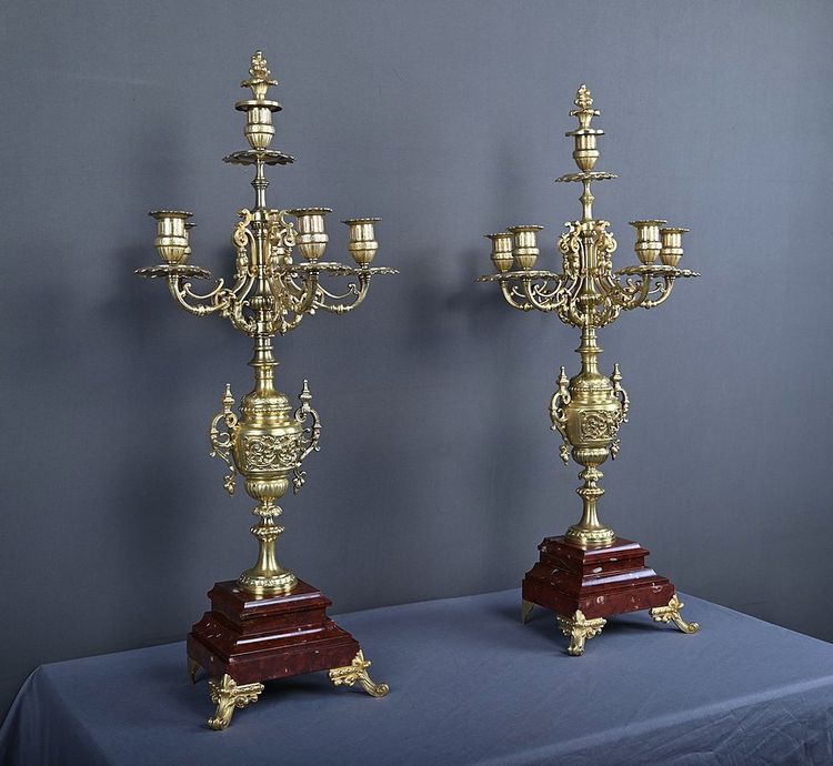 Ein Paar bedeutender Bronzeleuchter im Renaissancestil – 1920
