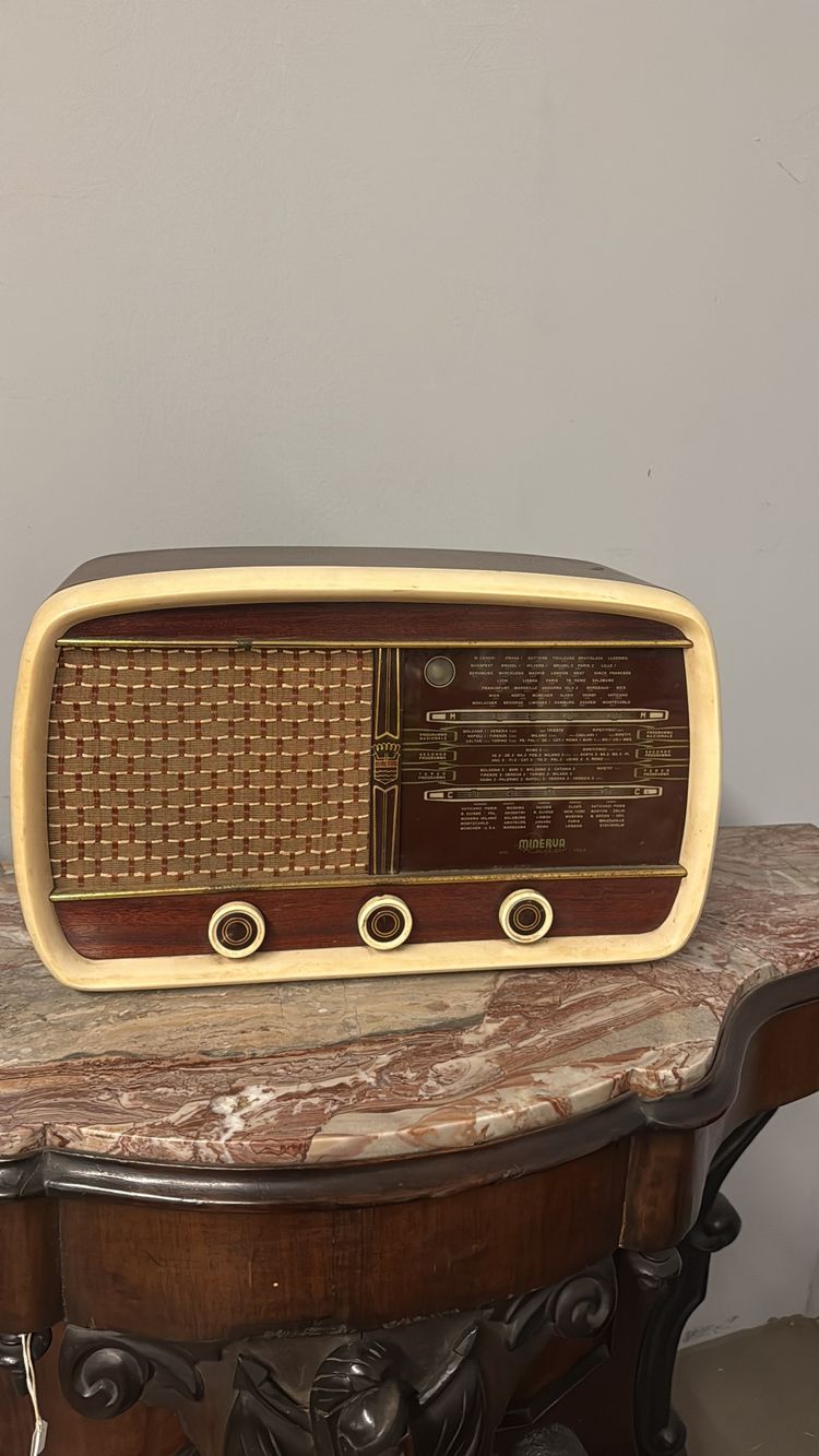 Antica radio a valvole, anni '50, 47x30x18cm Minerva