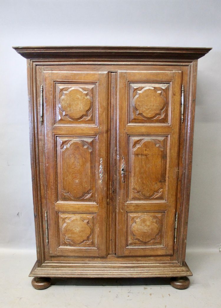 Armoire Louis XIII, petites proportions
