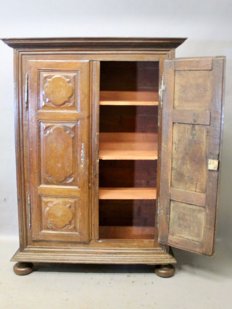 Armoire Louis XIII, petites proportions