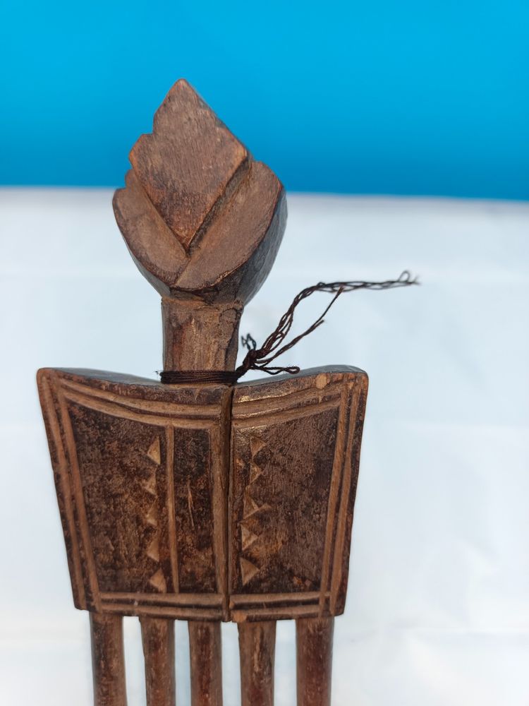 Figürlicher Kamm mit Griff – Luba aus Ober-Katanga oder Kasai