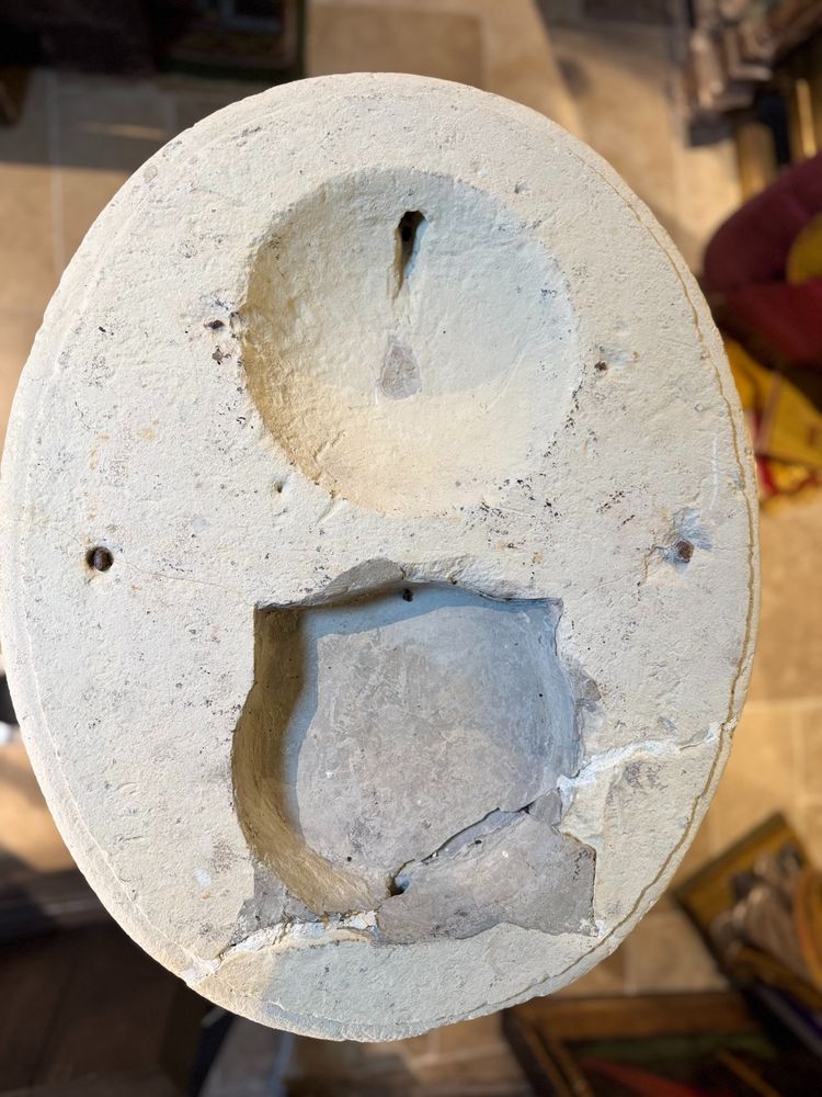 Imponente acquasantiera in pietra - XVII secolo