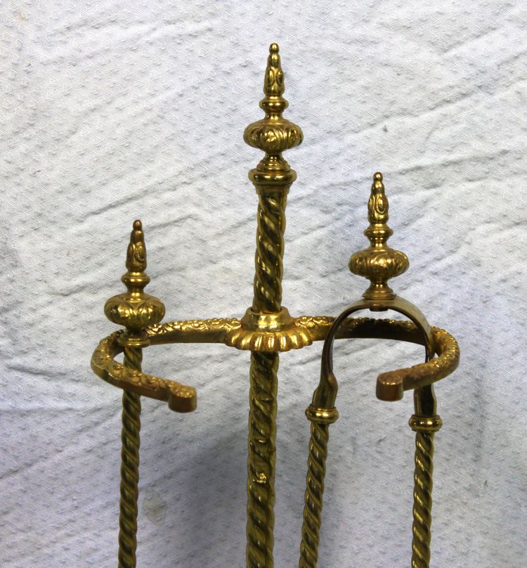 Serviteur de cheminée en bronze de style Louis XVI époque 19ème