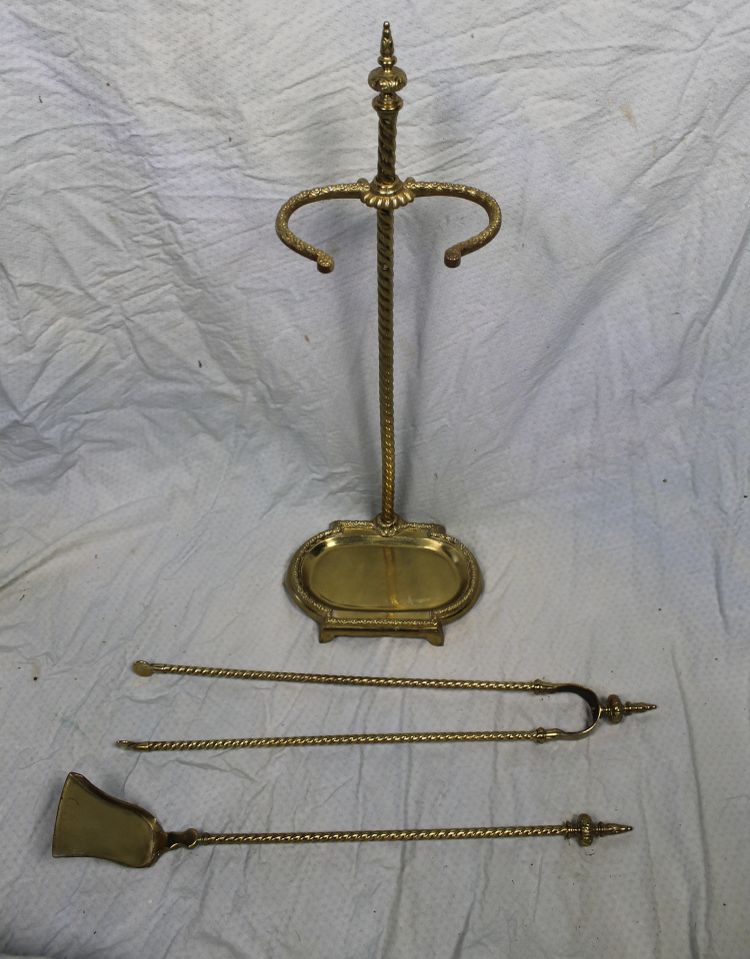 Serviteur de cheminée en bronze de style Louis XVI époque 19ème