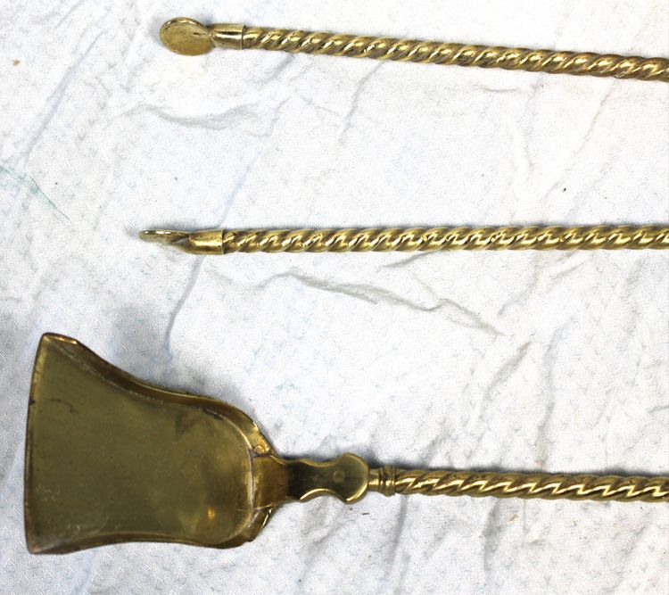 Serviteur de cheminée en bronze de style Louis XVI époque 19ème
