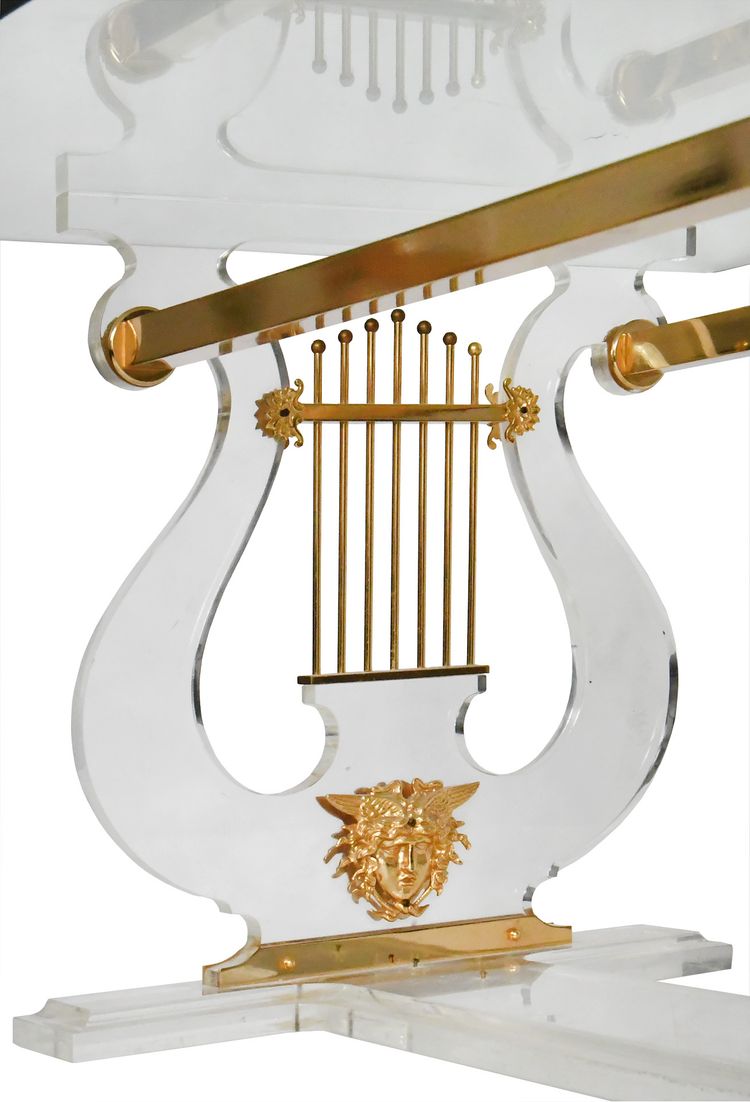 Tavolino in stile Hollywood Regency con design a lira