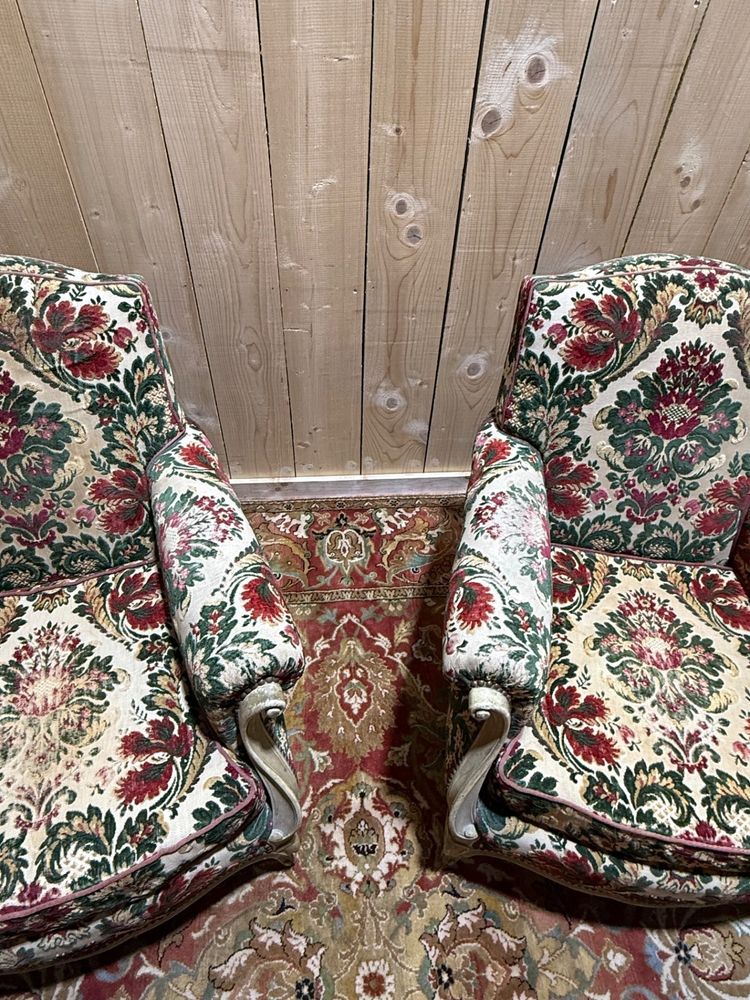Paire de fauteuils - bergères de style Louis XV en velours