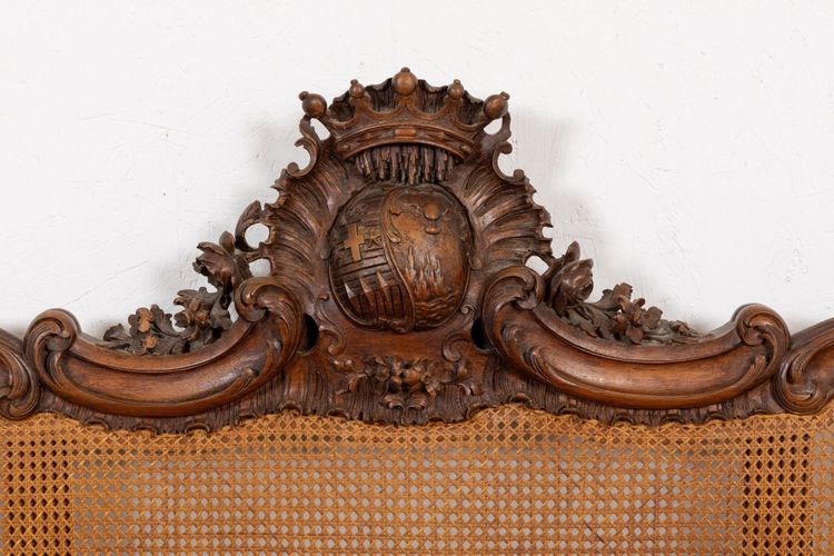 Lit style Louis XV en hêtre sculpté et canné