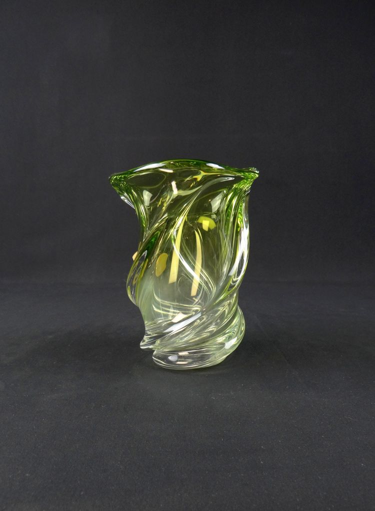 Val Saint Lambert crystal vase with two-tone twisted shape "Wave" model