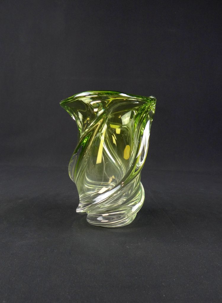 Val Saint Lambert crystal vase with two-tone twisted shape "Wave" model