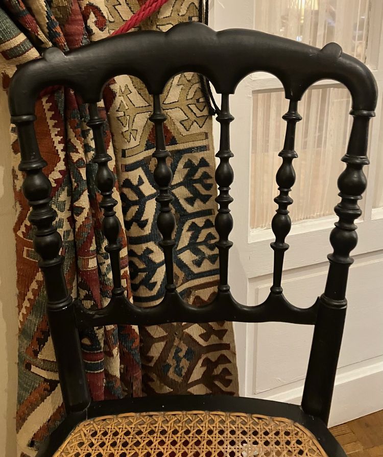 Bella sedia "volante" in legno annerito di epoca napoleonica III