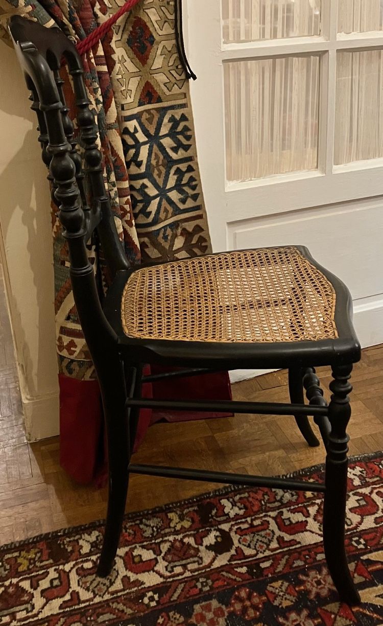 Bella sedia "volante" in legno annerito di epoca napoleonica III