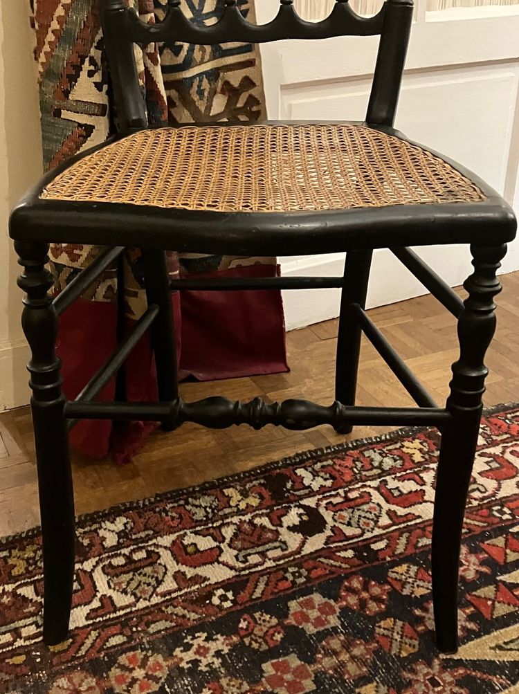 Bella sedia "volante" in legno annerito di epoca napoleonica III