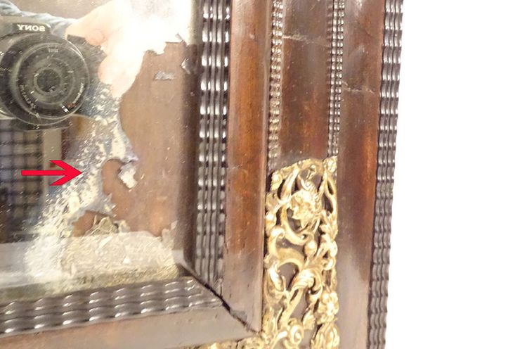 Specchio Luigi XIV, ottone repoussé, noce, palissandro, fiori e uccelli XVIII secolo