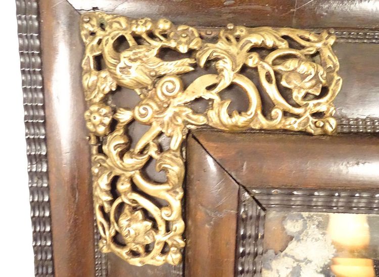 Specchio Luigi XIV, ottone repoussé, noce, palissandro, fiori e uccelli XVIII secolo