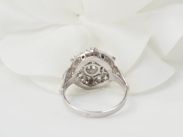 Bague marguerite en or blanc et diamants 
