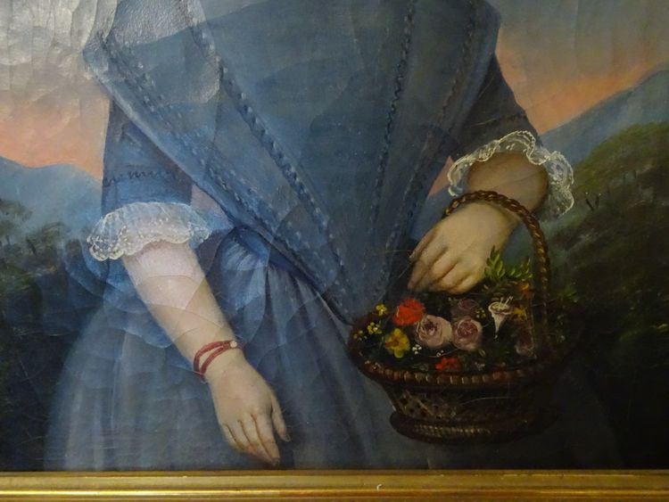 Ritratto antico del XVIII secolo di una bambina con un vestito blu e un cesto di fiori