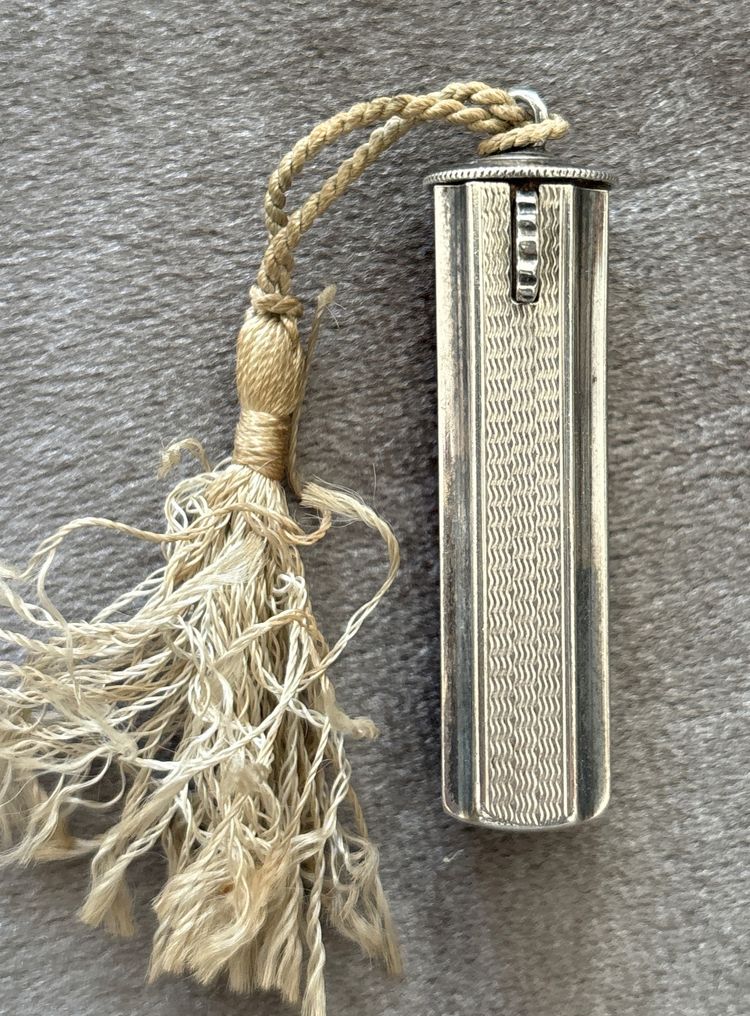 Grazioso porta rossetto in argento