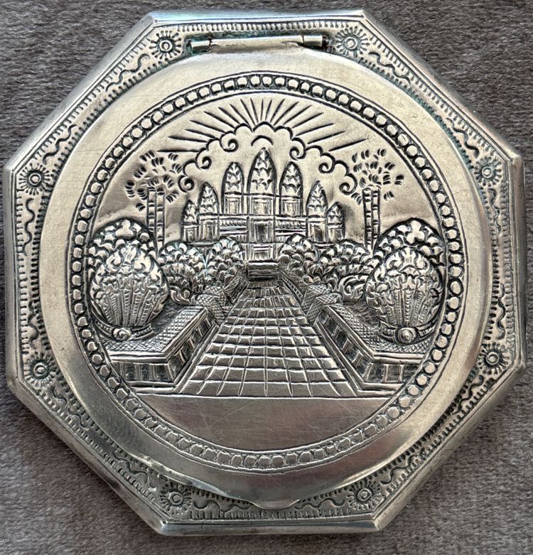 Poudrier argent Cambodge  
