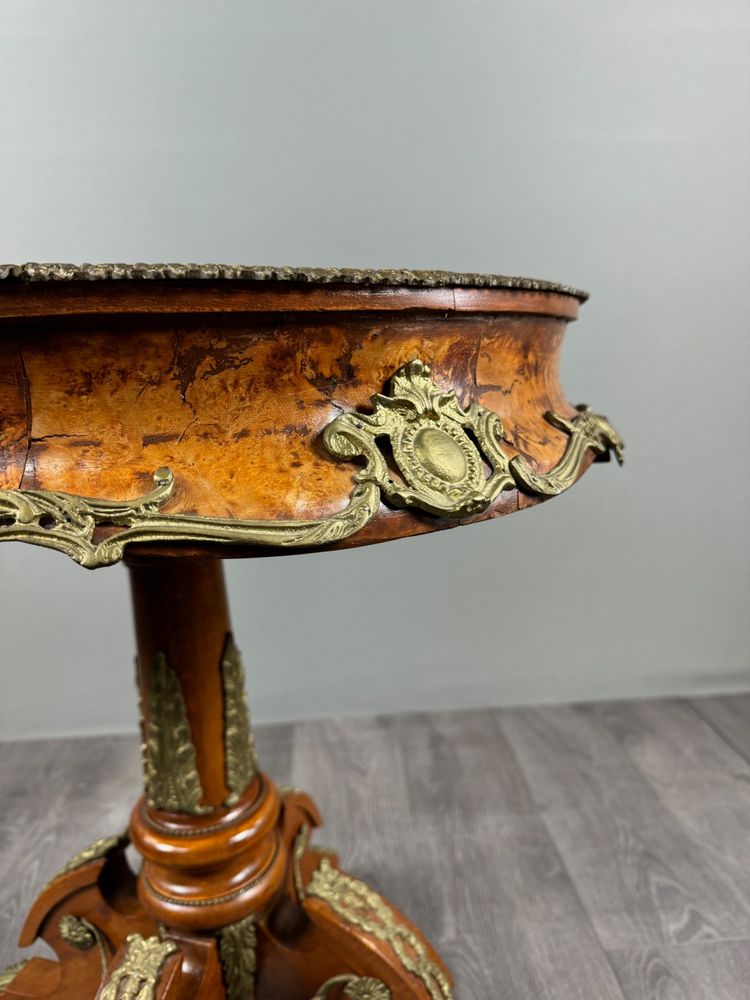 Table guéridon de style Louis XV, XXe siècle