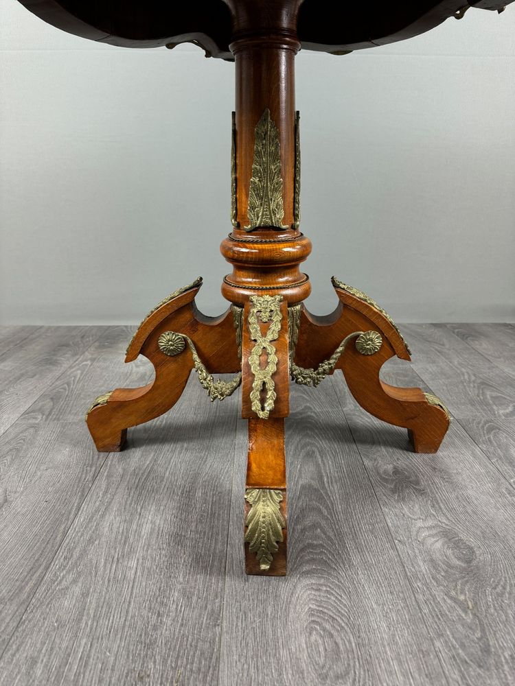 Table guéridon de style Louis XV, XXe siècle