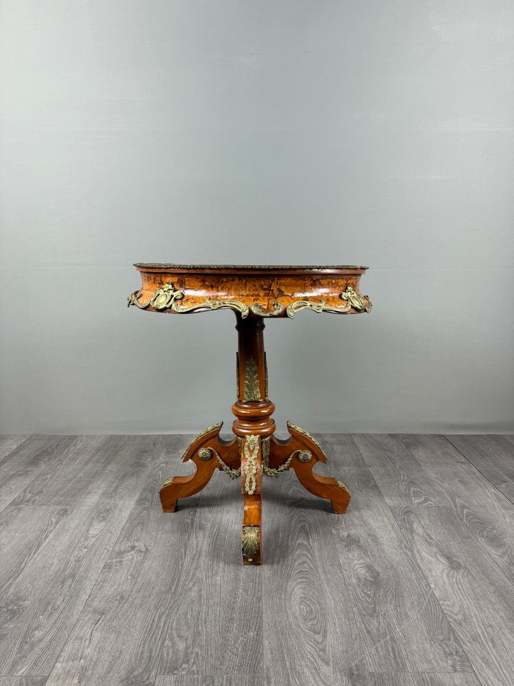 Table guéridon de style Louis XV, XXe siècle