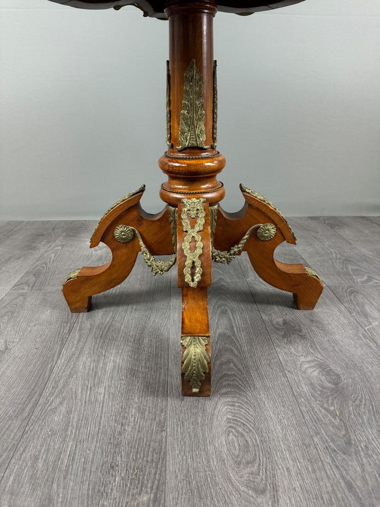 Table guéridon de style Louis XV, XXe siècle