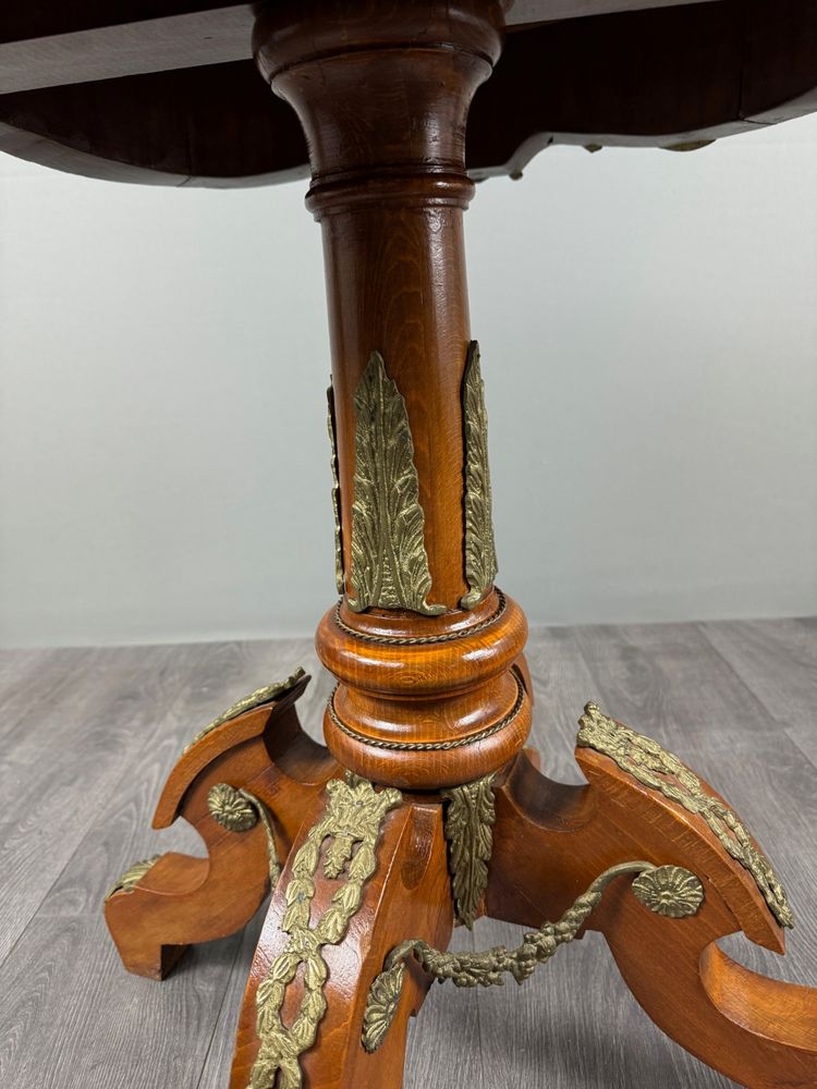 Table guéridon de style Louis XV, XXe siècle