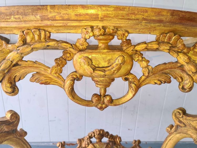 Console en bois doré époque Louis XV
