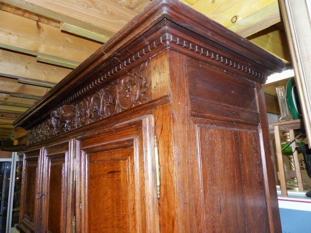 Zweiteiliges Eichenbuffet mit 5 Türen, 19. Jahrhundert, Höhe 207 cm, Breite 179 cm, Tiefe 61,5 cm