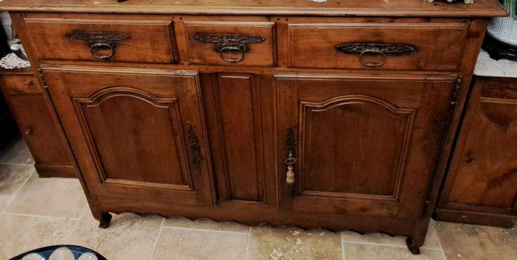 Regional buffet known as support height high 115 long 150 width 63.5 cm