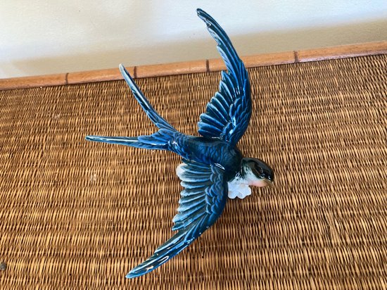 Swallow in Saxony porcelain