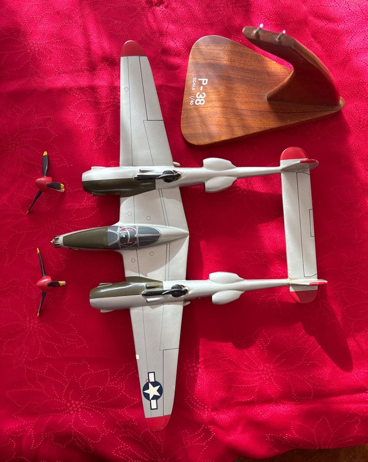 Flugzeugmodell aus Holz