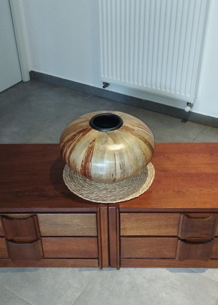 Large vase, bowl, vase-pot, particularly original leaf-based pottery