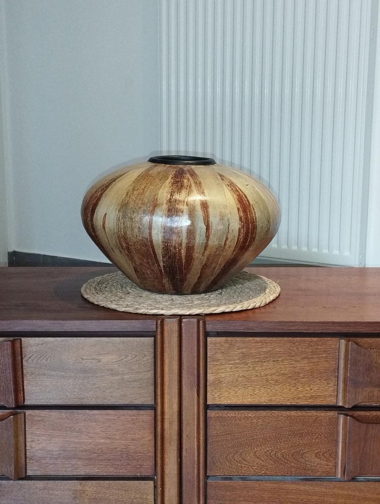 Large vase, bowl, vase-pot, particularly original leaf-based pottery