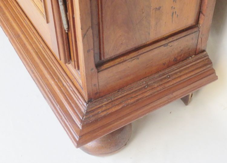 Walnut armoirette, 17th century.
