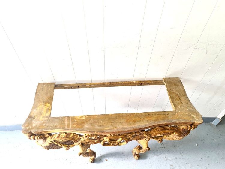 Console en bois doré époque Louis XV