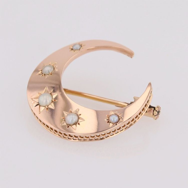 Spilla a forma di mezzaluna in oro rosa e perle