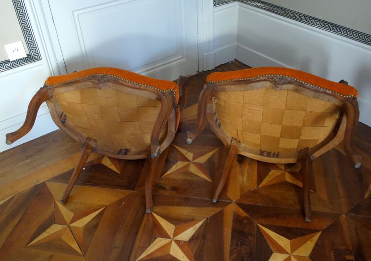 Paire de fauteuils cabriolets d'époque Louis XV en velours frappé - XVIIIe siècle