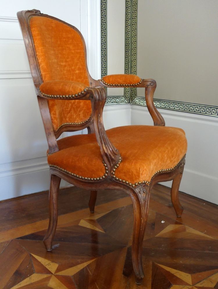 Paire de fauteuils cabriolets d'époque Louis XV en velours frappé - XVIIIe siècle