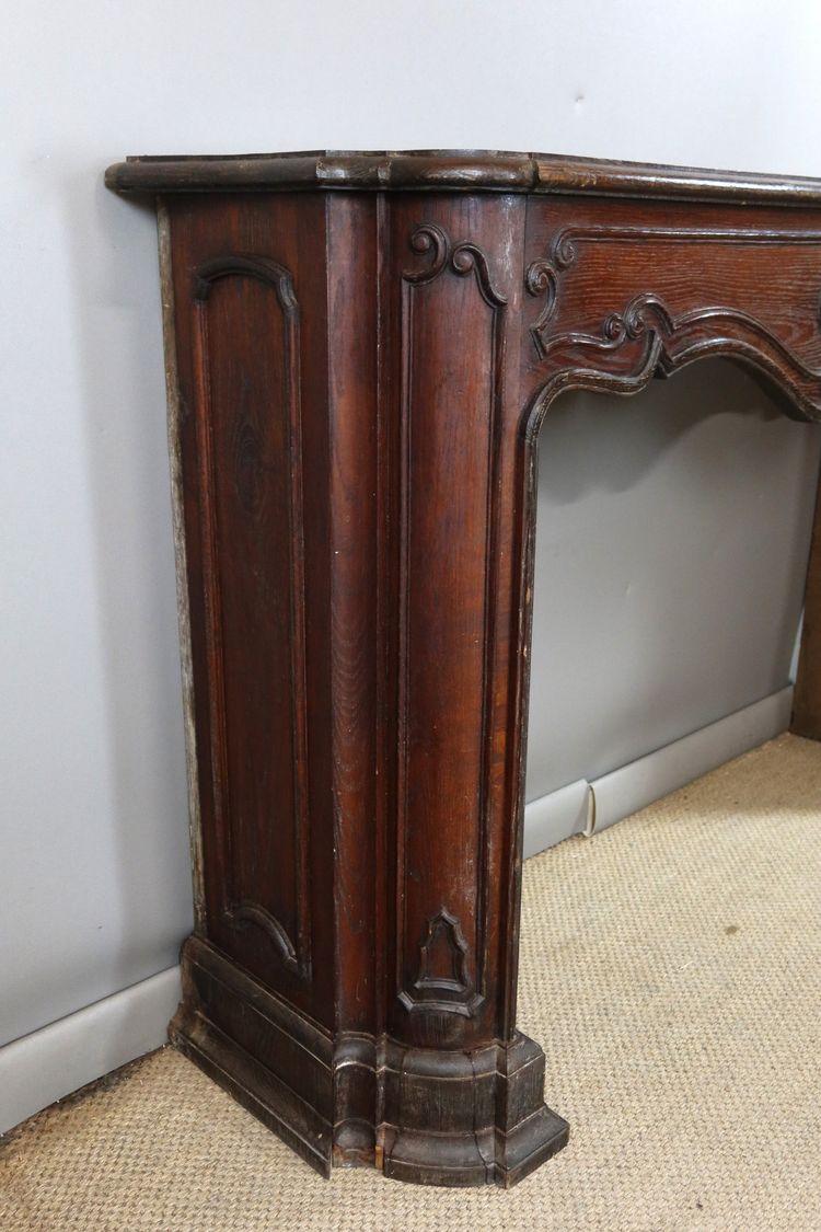 Oak mantel from the 19th century