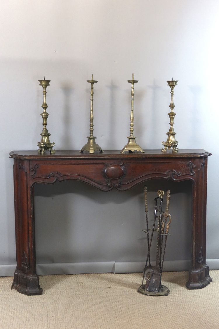 Oak mantel from the 19th century