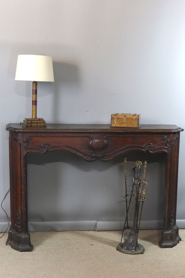Oak mantel from the 19th century