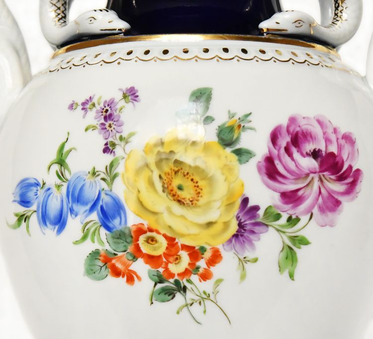 Meissen porcelain vase, Model E 153
