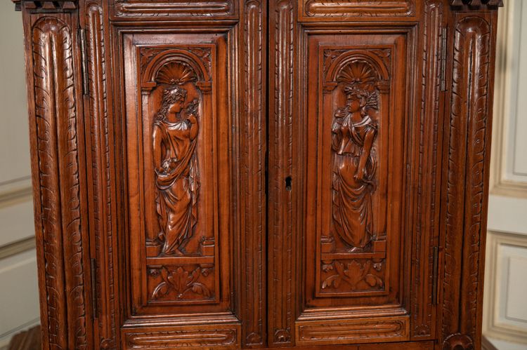 Piccolo buffet in stile rinascimentale