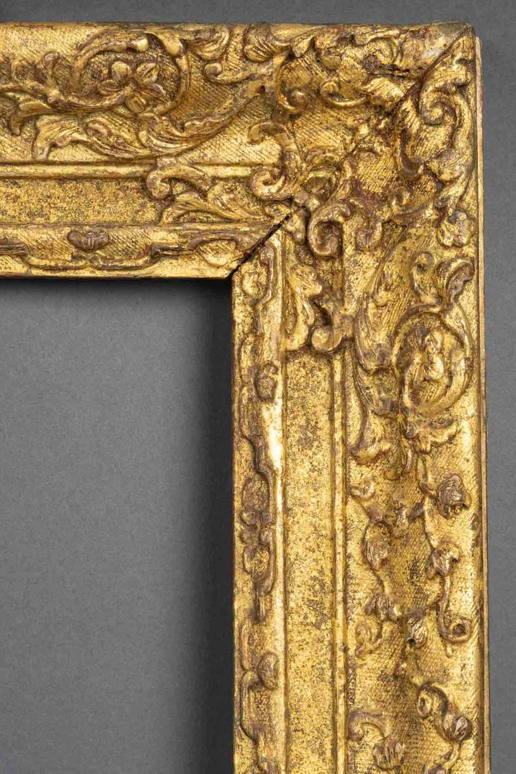 Cadre en bois sculpté doré d'époque Louis XIV