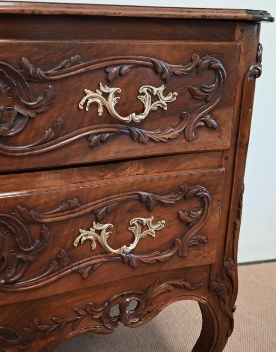 Commode Sauteuse Nîmoise en Noyer, Époque Louis XV - XVIIIe